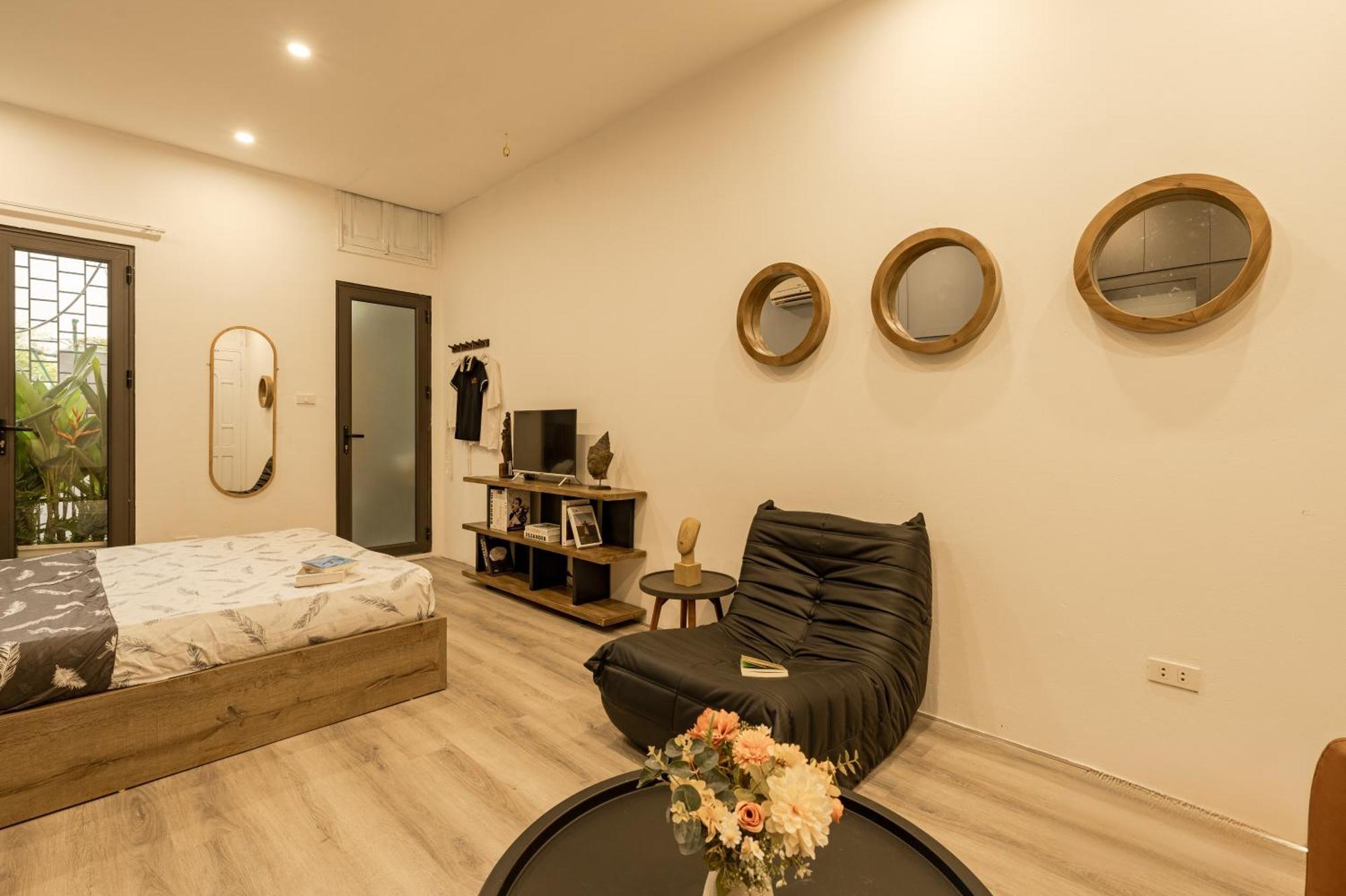 Peaceful Corner In Old Quarter- Private Self Check In Apartment Hanoi